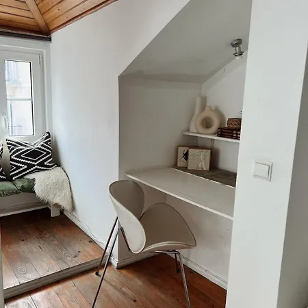 Typical Lisbon Apartment Principe Real Апартаменти *