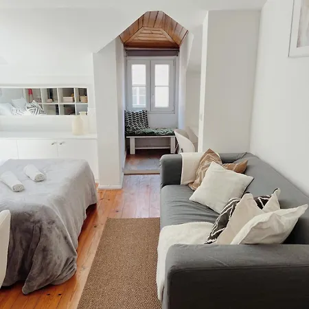 Апартаменти Typical Lisbon Apartment Principe Real Лісабон