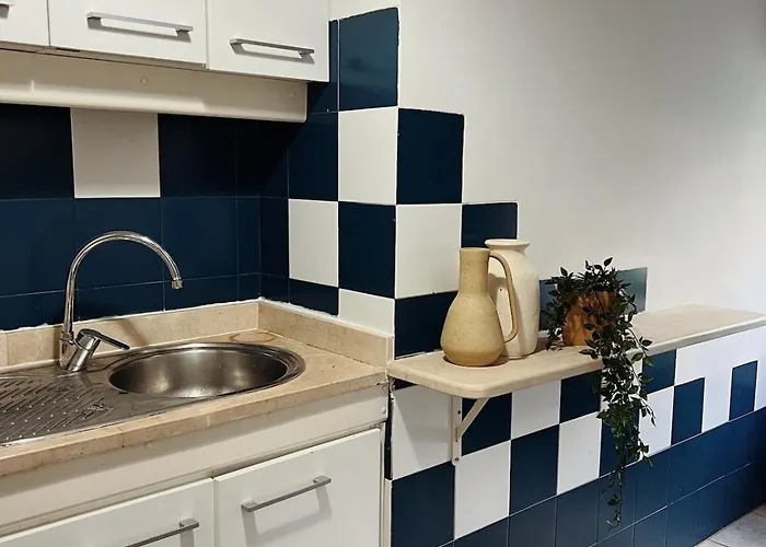 Апартаменти Typical Lisbon Apartment Principe Real *