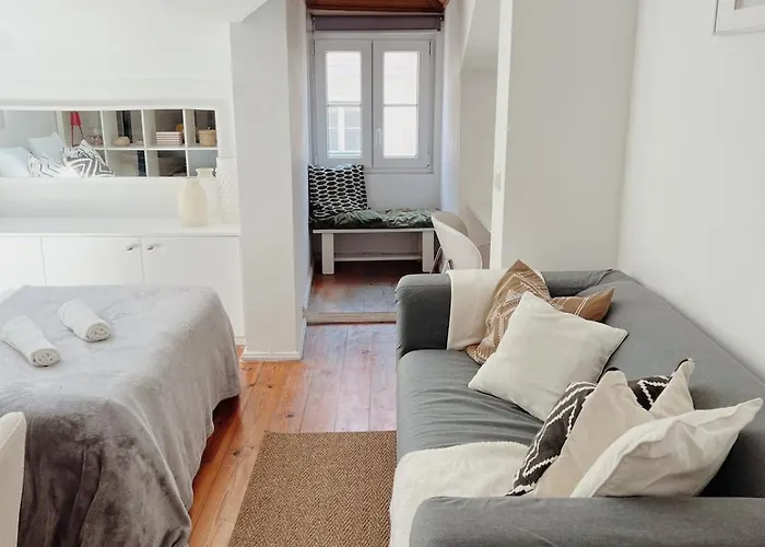 Апартаменти Typical Lisbon Apartment Principe Real Лісабон