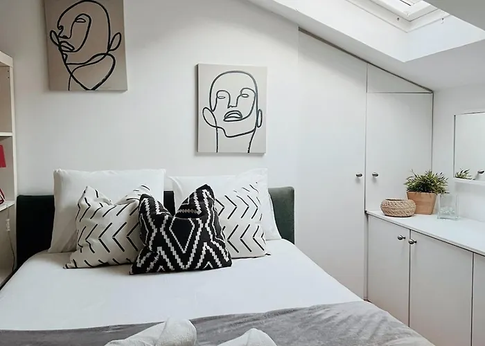 Apartament Typical Lisbon Apartment Principe Real Lizbona